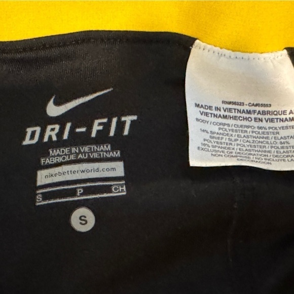 Nike Dri-FIT Women's Livestrong 2-in-1 Running Shorts - Size Small - Picture 4 of 4